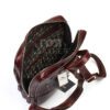 Кожена раница модел AKA- 905 от ГОЯ Leather 38см -27см - 9см Характеристики на кожената раница: Могат да използват мъже и жени Отпред има голям джоб с цип Отзад има отделение с цип Има двойни презрамки От вътрешната страна има отделение с цип Презрамката за рамо е регулируема Има защитно отделение и джоб от вътрешната страна Моделът е от естествена телешка кожа и е на марката AKA.