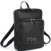 Кожената раница модел AKA- 905 от ГОЯ Leather 38см -27см - 9см Характеристики на кожената раница: Могат да използват мъже и жени Отпред има голям джоб с цип Отзад има отделение с цип Има двойни презрамки От вътрешната страна има отделение с цип Презрамката за рамо е регулируема Има защитно отделение и джоб от вътрешната страна Моделът е от естествена телешка кожа и е на марката AKA.