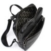 Кожената раница модел AKA- 905 от ГОЯ Leather 38см -27см - 9см Характеристики на кожената раница: Могат да използват мъже и жени Отпред има голям джоб с цип Отзад има отделение с цип Има двойни презрамки От вътрешната страна има отделение с цип Презрамката за рамо е регулируема Има защитно отделение и джоб от вътрешната страна Моделът е от естествена телешка кожа и е на марката AKA.