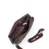 Кожената чанта модел AKA- 364 от ГОЯ Leather. Размери на кожената чанта модел AKA- 364 22см - 14см Характеристики на кожената чанта Могат да използват мъже и жени -Преносим модел с ръка и презрамка -Има джоб с цип отпред -Има джоб с цип на гърба -Има 2 капси с цип от вътрешната страна -Има 2 големи отделения отвътре - Презрамката за рамо е регулируема - Има къса презрамка Моделът е от естествена телешка кожа и е на марката AKA.