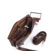 Кожената чанта модел AKA- 364 от ГОЯ Leather. Размери на кожената чанта модел AKA- 364 22см - 14см Характеристики на кожената чанта Могат да използват мъже и жени -Преносим модел с ръка и презрамка -Има джоб с цип отпред -Има джоб с цип на гърба -Има 2 капси с цип от вътрешната страна -Има 2 големи отделения отвътре - Презрамката за рамо е регулируема - Има къса презрамка Моделът е от естествена телешка кожа и е на марката AKA.