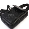 Кожена чанта за рамо модел- 205. Нов модел кожена от ГОЯ Leather, изработена от100% естествена телешка кожа. Размери на чантата за през рамо: 26см - 16см - 6см Характеристики на чантата за рамо: Има джоб с цип отпред Има джоб с капак отпред Има голямо отделение с цип Предният капак е магнитен Презрамката за рамо е регулируема Моделът е от естествена телешка кожа и е на марката AKA.