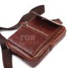 Кожена чанта за рамо модел- 205. Нов модел кожена от ГОЯ Leather, изработена от100% естествена телешка кожа. Размери на чантата за през рамо: 26см - 16см - 6см Характеристики на чантата за рамо: Има джоб с цип отпред Има джоб с капак отпред Има голямо отделение с цип Предният капак е магнитен Презрамката за рамо е регулируема Моделът е от естествена телешка кожа и е на марката AKA.