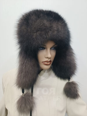 SH- 73 | ЦВЯТ: Кафяв Луксозна шапка ушанка . Моделът е изработен от 100% естествена кожа, агнешка напа и лисица. Вътрешна част подплатен хастар.